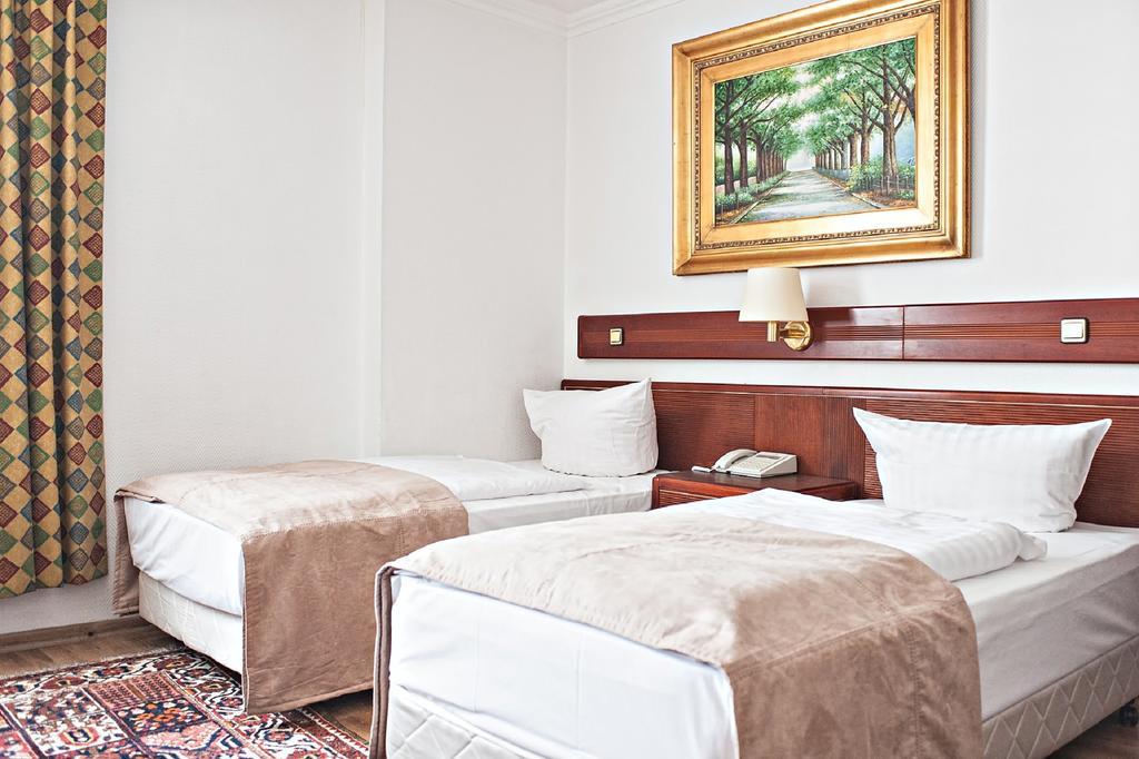 Ravel International Hotel Offenbach am Main Room photo