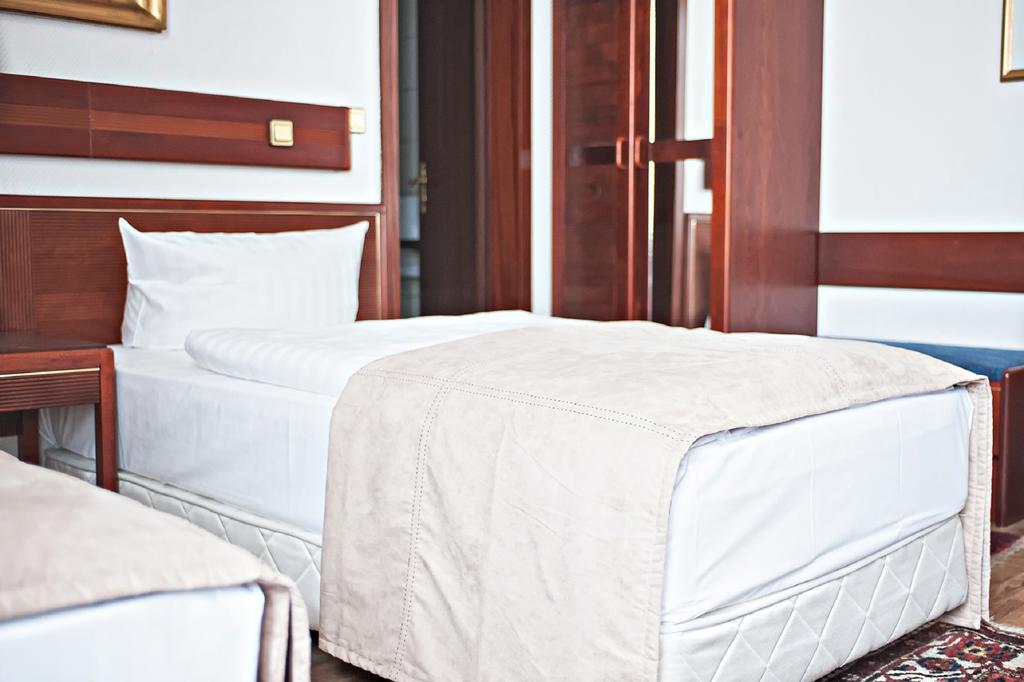 Ravel International Hotel Offenbach am Main Room photo